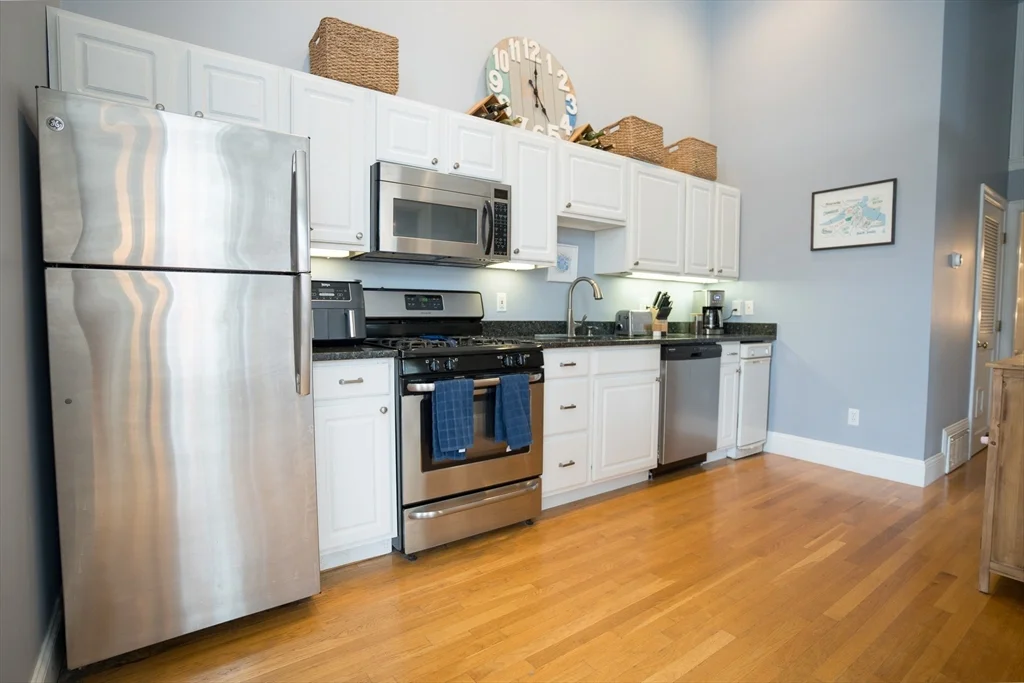 2 bed, 1 bath apartment for rent at 352 W 3rd St Unit 9, South Boston — photo 6 of 17