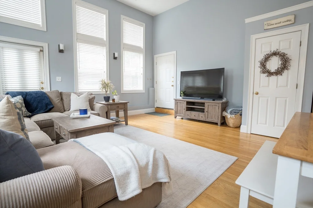 2 bed, 1 bath apartment for rent at 352 W 3rd St Unit 9, South Boston — photo 2 of 17