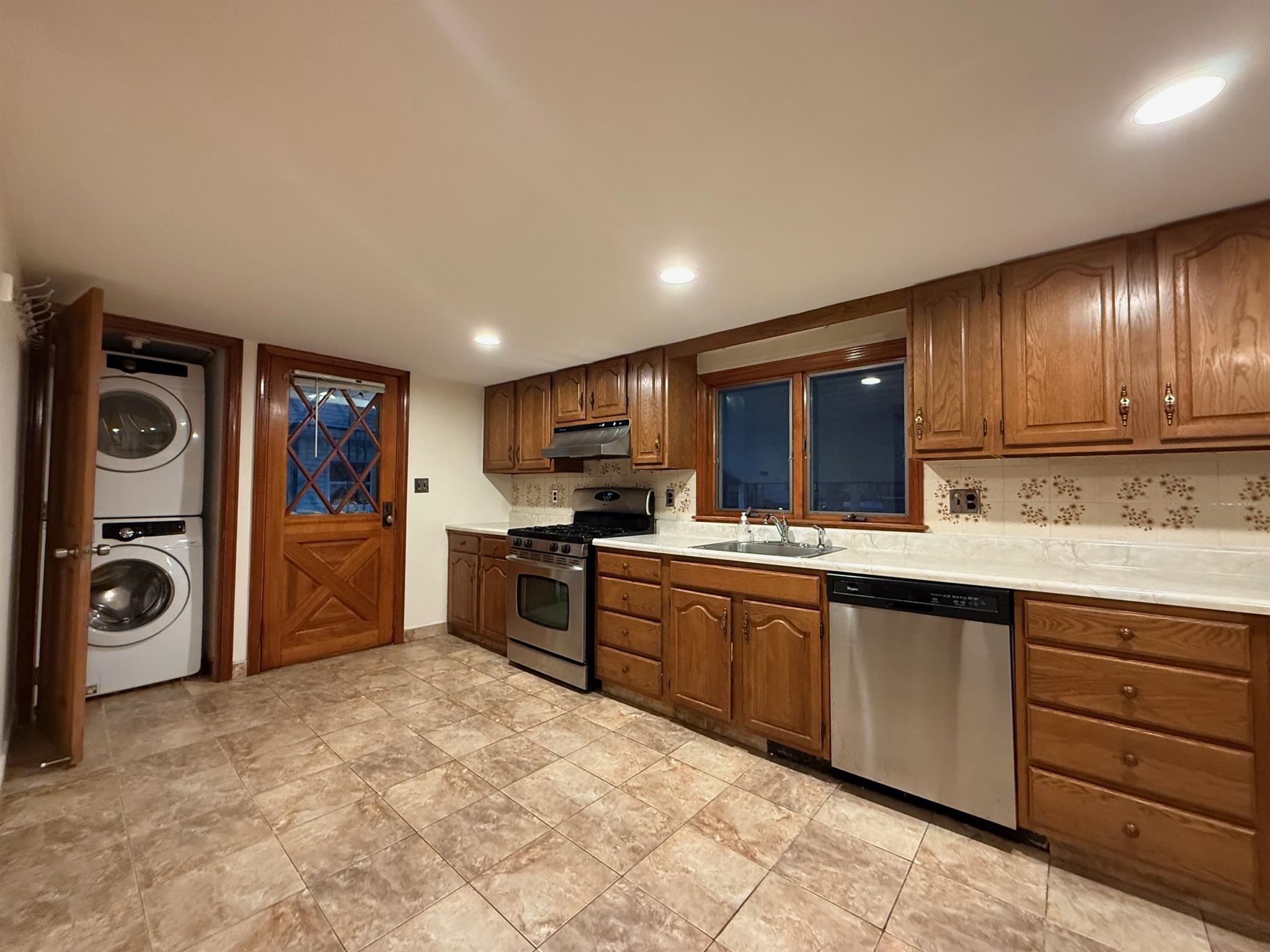 2.5 bed, 3 bath apartment for rent at 352R Somerville Ave Unit 352R, Ward Two — photo 1 of 19