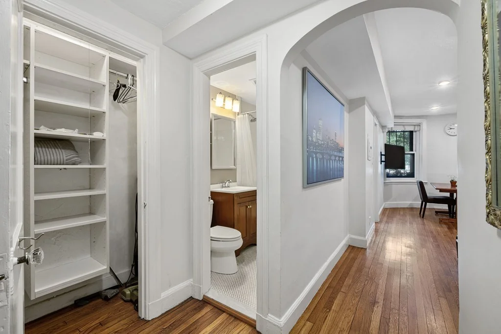 Studio bed, 1 bath apartment for rent at 354 Beacon St Unit 2, Back Bay — photo 5 of 8