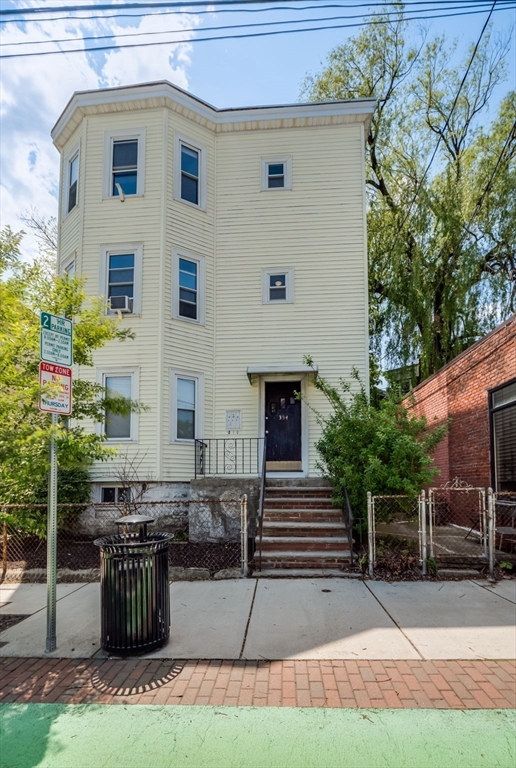 3 bed, 1 bath apartment for rent at 354 Beacon Unit 3, Somerville