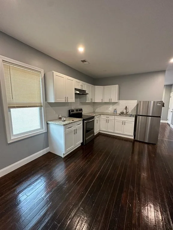 3 bed, 1 bath apartment for rent at 354 Coffin Ave Unit 3, New Bedford — photo 2 of 10