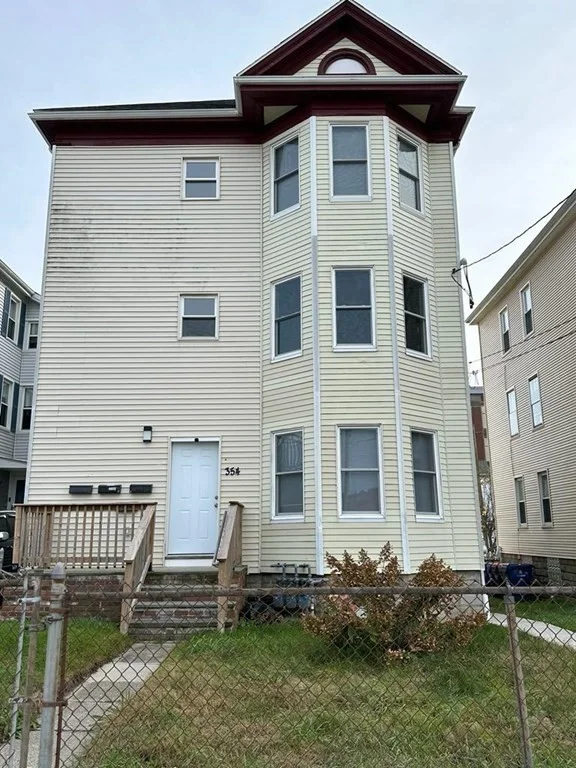 3 bed, 1 bath apartment for rent at 354 Coffin Ave Unit 3, New Bedford — photo 4 of 10