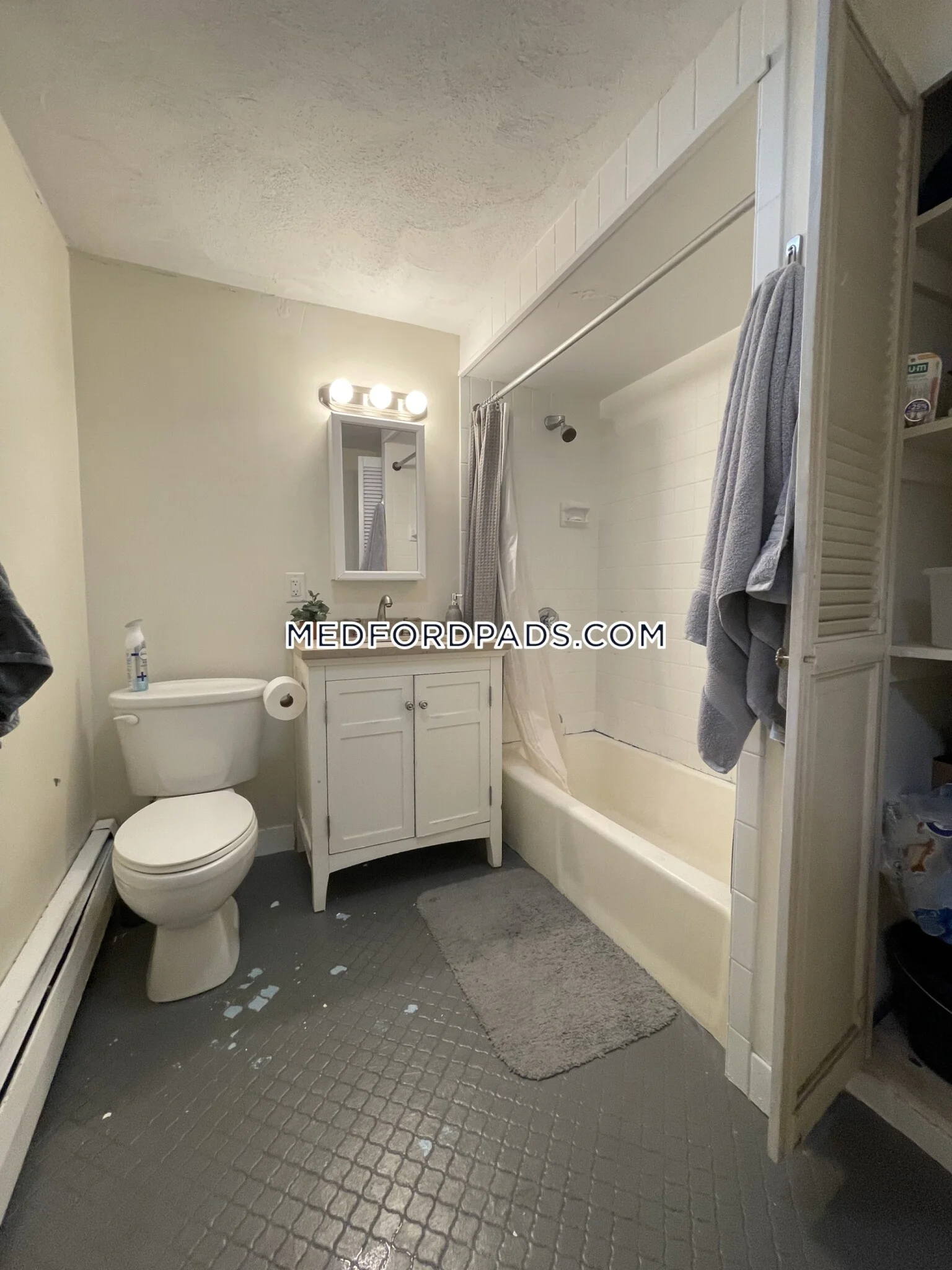 3 bed, 1 bath apartment for rent at 354 Main St Unit 2, South Medford — photo 9 of 9