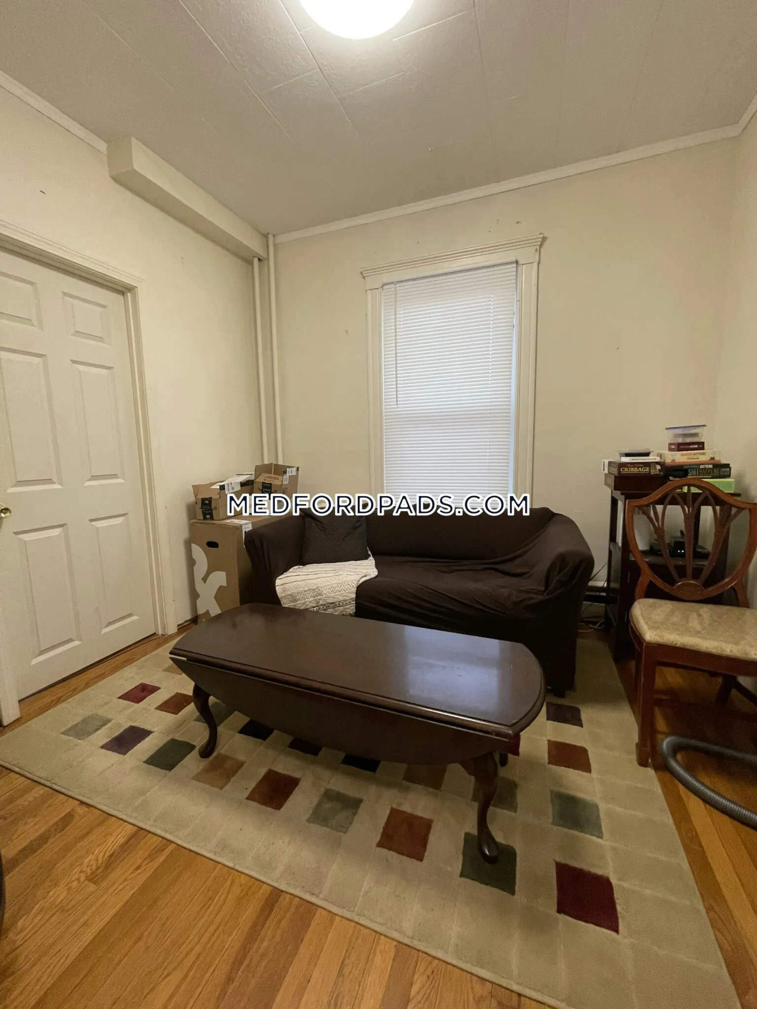 3 bed, 1 bath apartment for rent at 354 Main St Unit 2, South Medford — photo 3 of 9