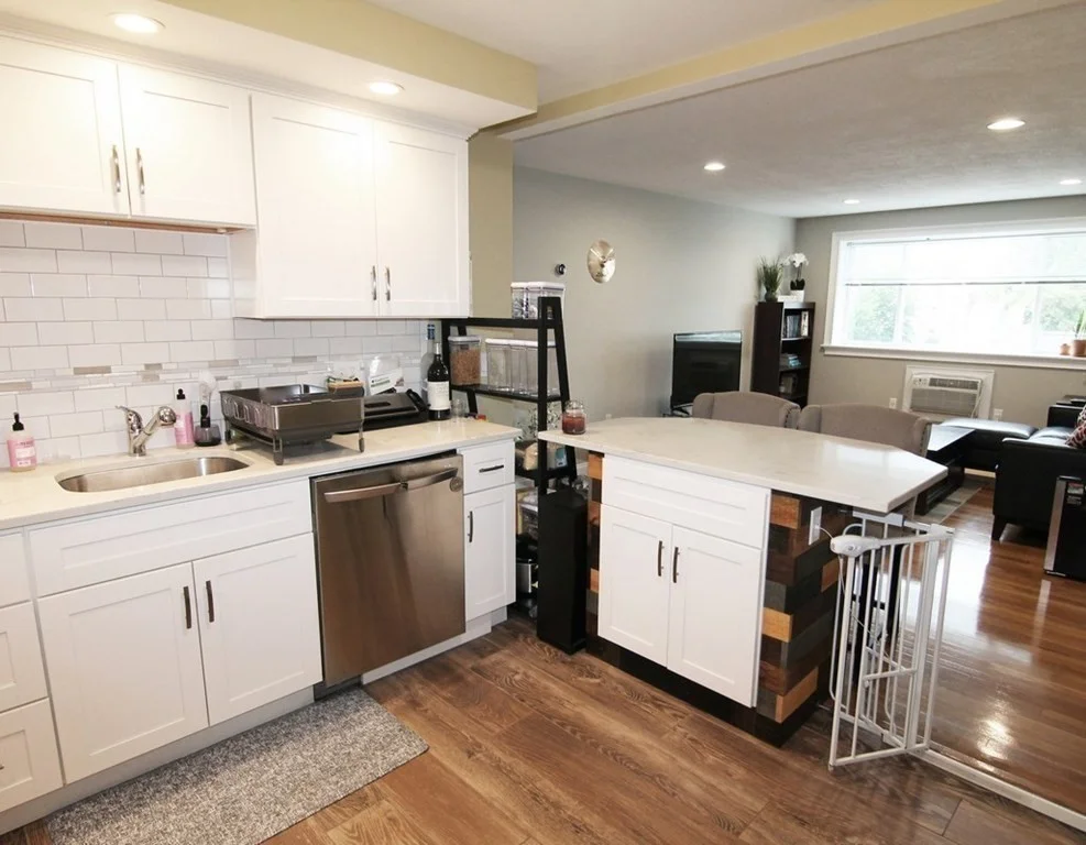 2 bed, 1 bath apartment for rent at 354 Market St Unit 20, Oak Square — photo 3 of 11