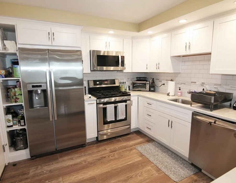 2 bed, 1 bath apartment for rent at 354 Market St Unit 20, Oak Square