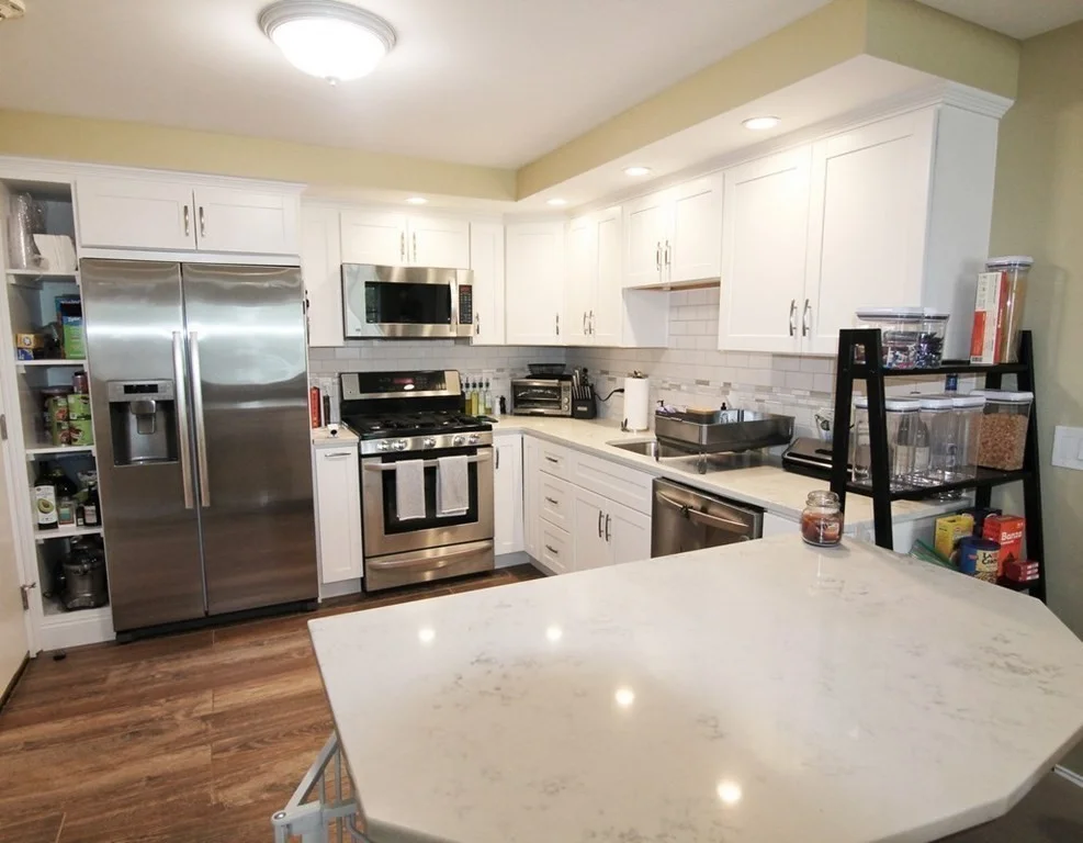2 bed, 1 bath apartment for rent at 354 Market St Unit 20, Oak Square — photo 2 of 11