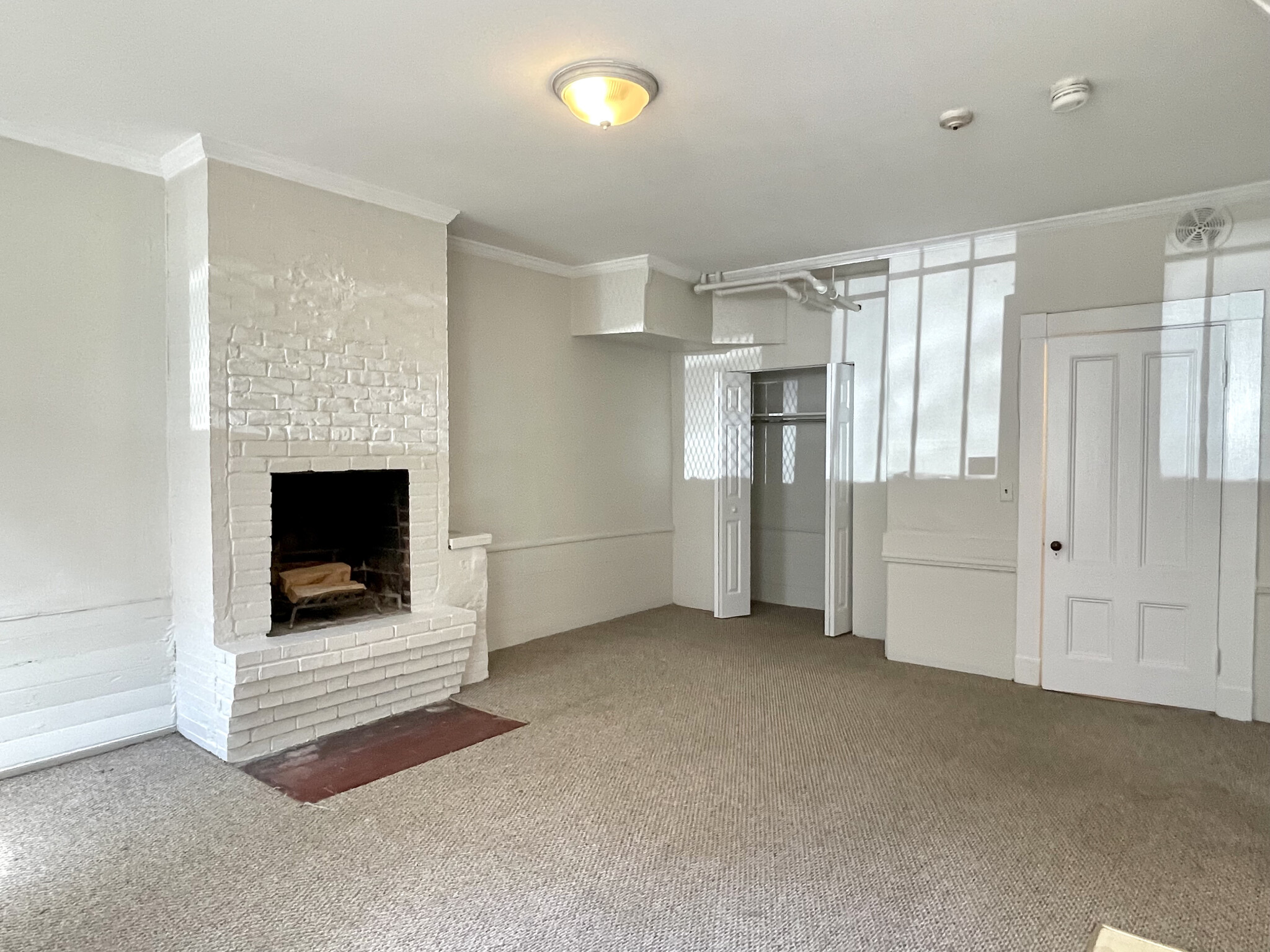 Studio bed, 1 bath apartment for rent at 354 Marlborough St Unit Br, Back Bay — photo 4 of 8