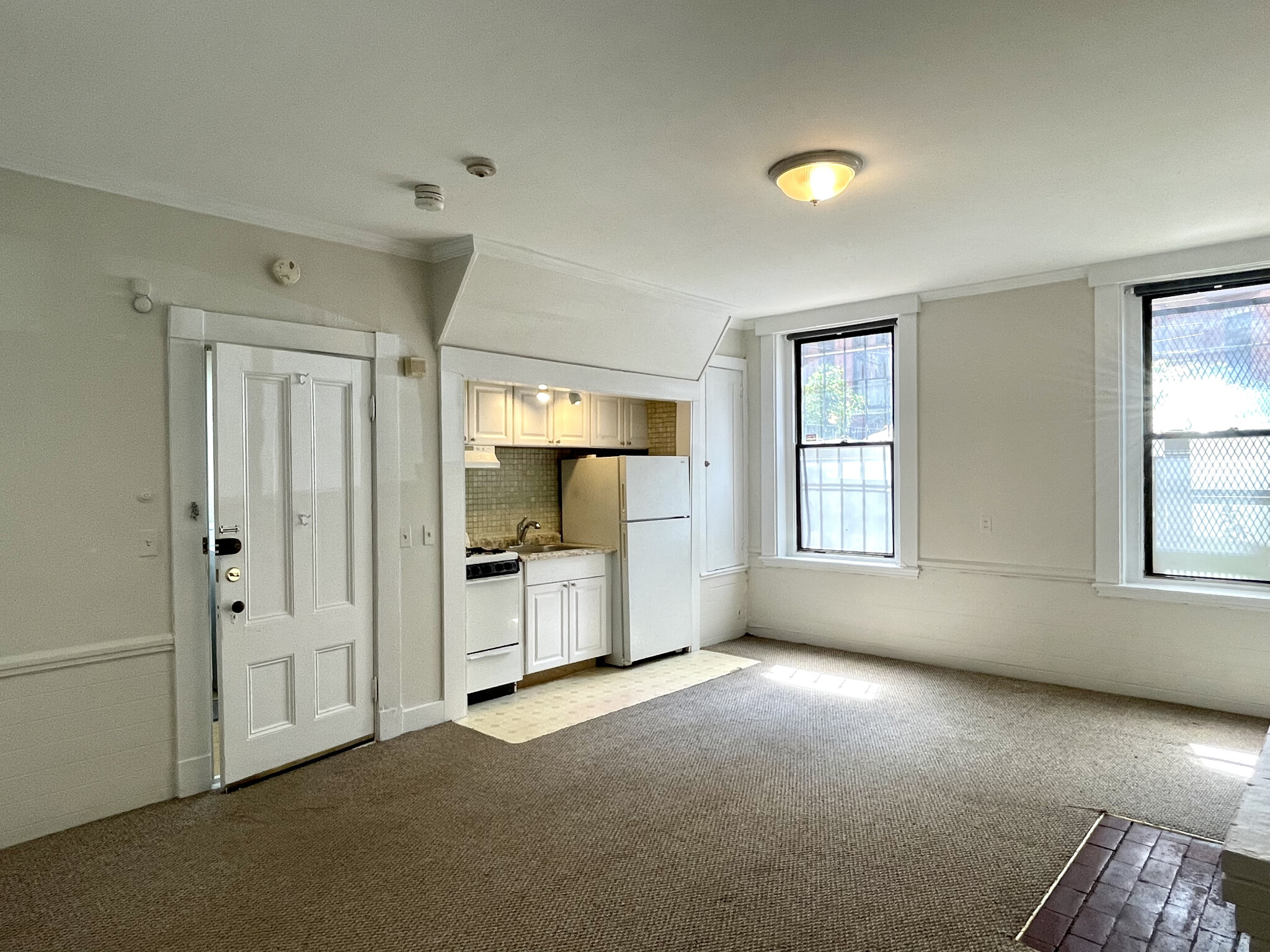 Studio bed, 1 bath apartment for rent at 354 Marlborough St Unit Br, Back Bay — photo 2 of 8