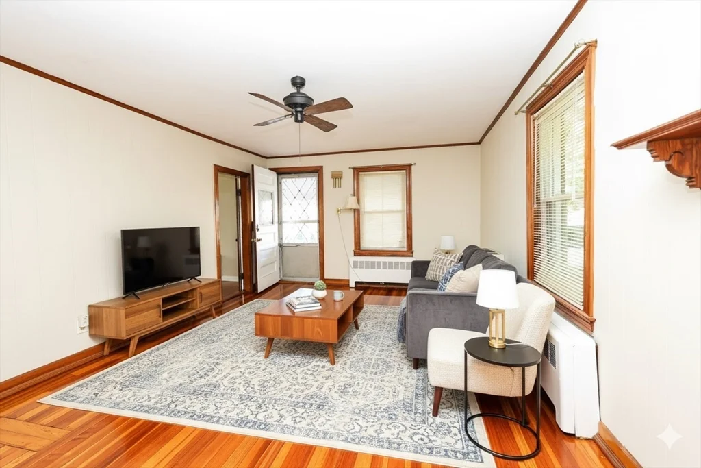 3 bed, 1 bath apartment for rent at 354 Pond St Unit 354, Braintree