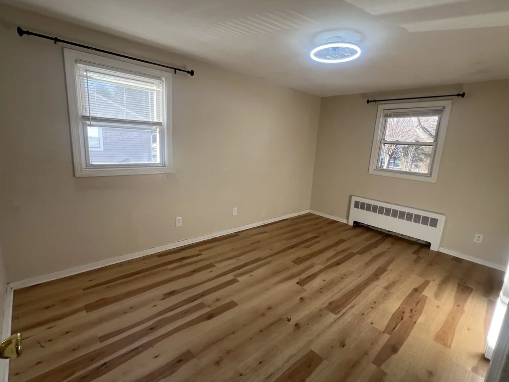 3 bed, 1 bath apartment for rent at 354 South Unit 354, Bedford — photo 6 of 18