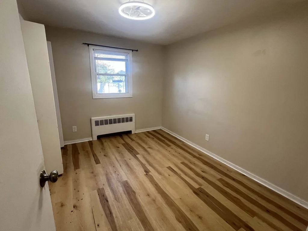 3 bed, 1 bath apartment for rent at 354 South Unit 354, Bedford — photo 8 of 18