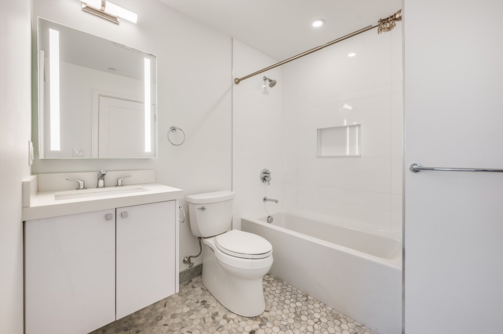 4 bed, 3 bath apartment for rent at 355 Congress Unit PH2, South Boston — photo 29 of 35