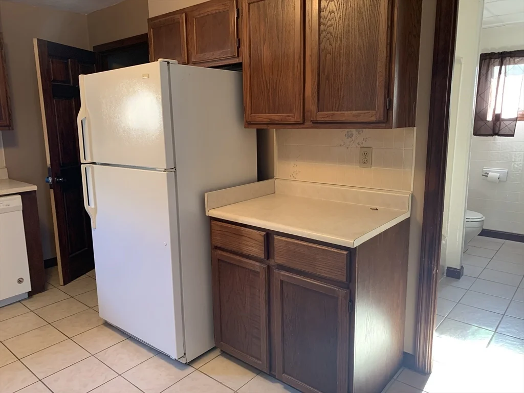 2 bed, 1 bath apartment for rent at 355 Field St Unit 1, Fall River — photo 2 of 7
