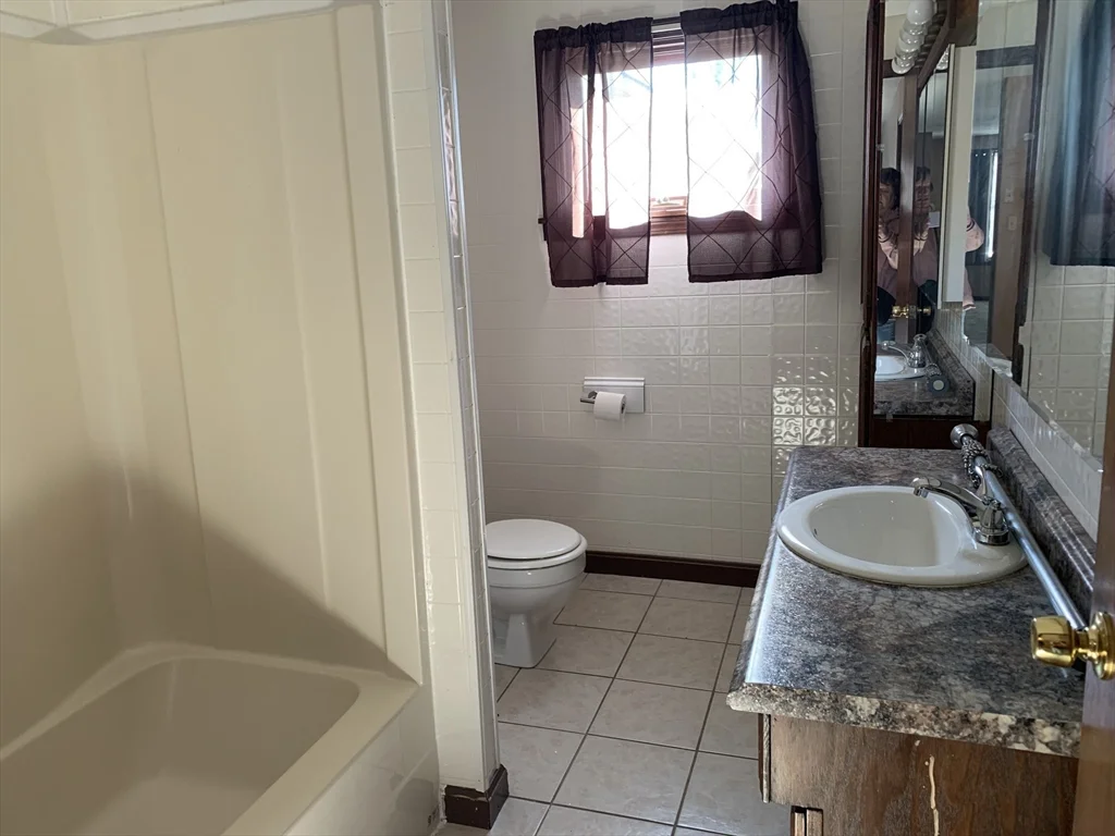 2 bed, 1 bath apartment for rent at 355 Field St Unit 1, Fall River — photo 6 of 7