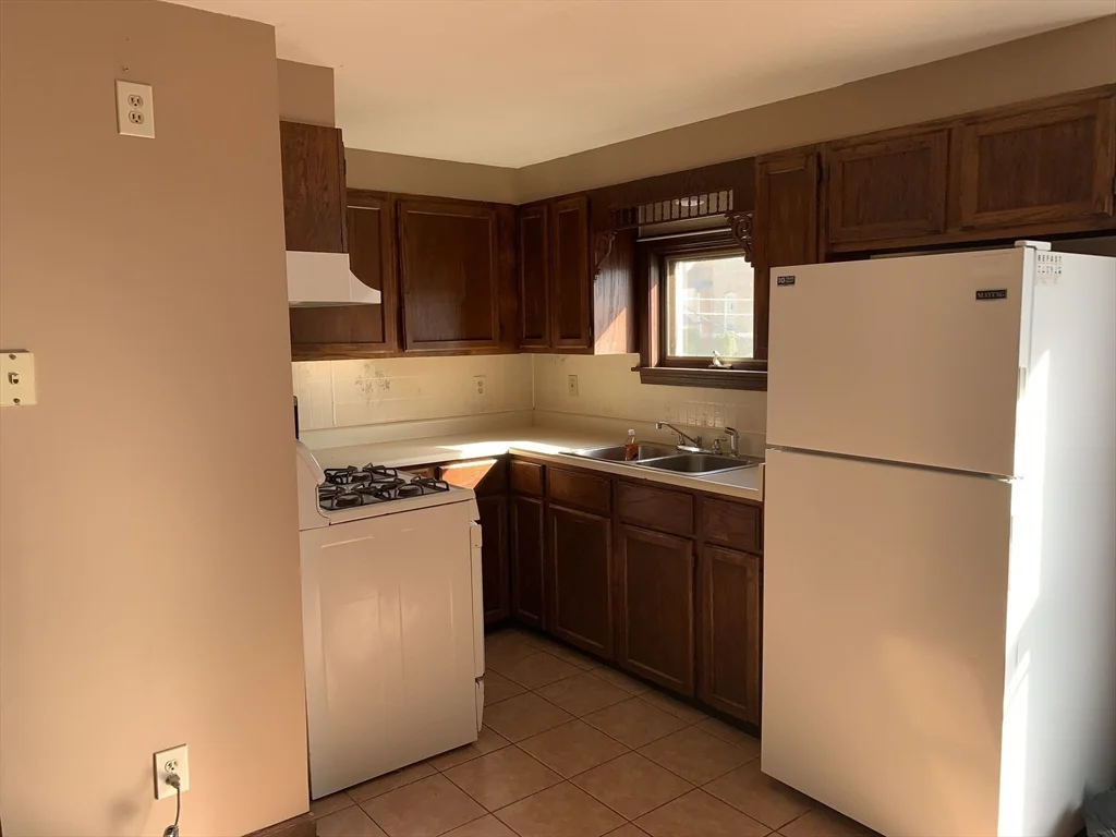 2 bed, 1 bath apartment for rent at 355 Field St Unit  2, Fall River