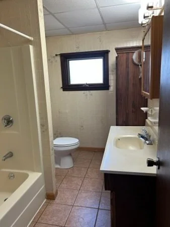 2 bed, 1 bath apartment for rent at 355 Field St Unit  2, Fall River — photo 9 of 10