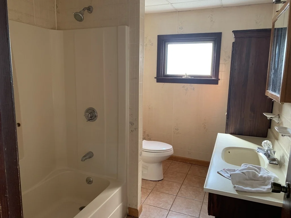 2 bed, 1 bath apartment for rent at 355 Field St Unit  2, Fall River — photo 8 of 10