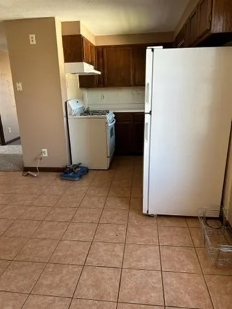 2 bed, 1 bath apartment for rent at 355 Field St Unit  2, Fall River — photo 3 of 10