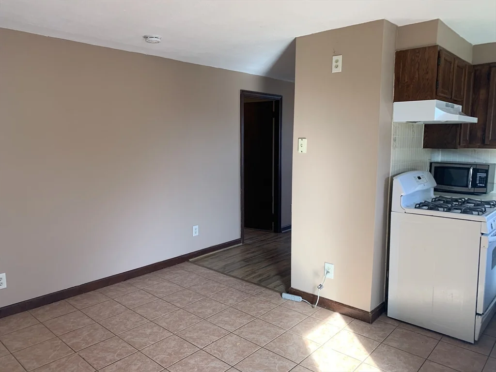 2 bed, 1 bath apartment for rent at 355 Field St Unit  2, Fall River — photo 4 of 10