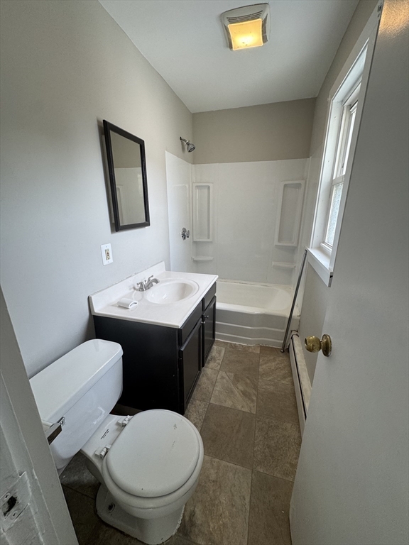 4 bed, 1 bath apartment for rent at 355 Jefferson Ave Unit 2, Salem — photo 8 of 16