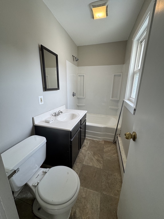 4 bed, 1 bath apartment for rent at 355 Jefferson Ave Unit 2, Salem — photo 7 of 16