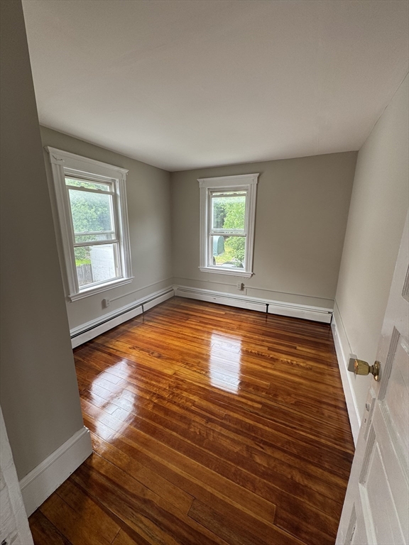4 bed, 1 bath apartment for rent at 355 Jefferson Ave Unit 2, Salem — photo 11 of 16