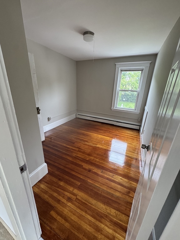 4 bed, 1 bath apartment for rent at 355 Jefferson Ave Unit 2, Salem — photo 9 of 16