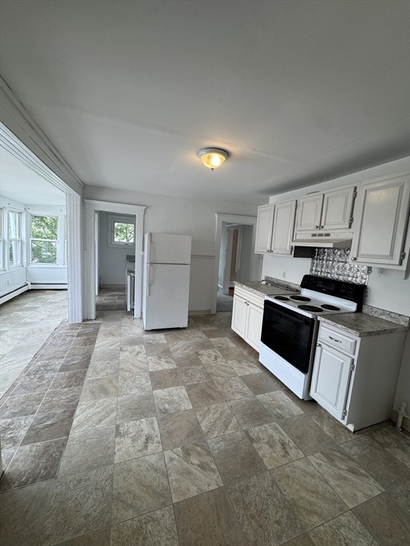 4 bed, 1 bath apartment for rent at 355 Jefferson Ave Unit 2, Salem — photo 1 of 16