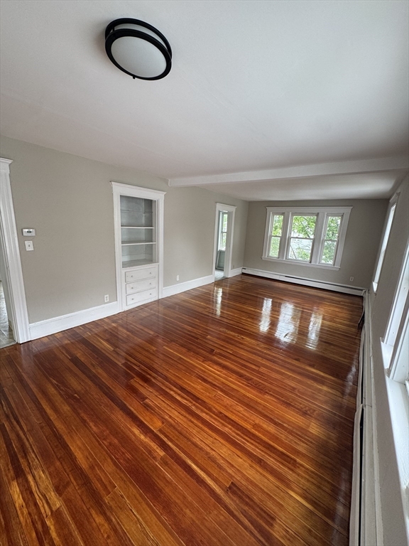 4 bed, 1 bath apartment for rent at 355 Jefferson Ave Unit 2, Salem — photo 2 of 16
