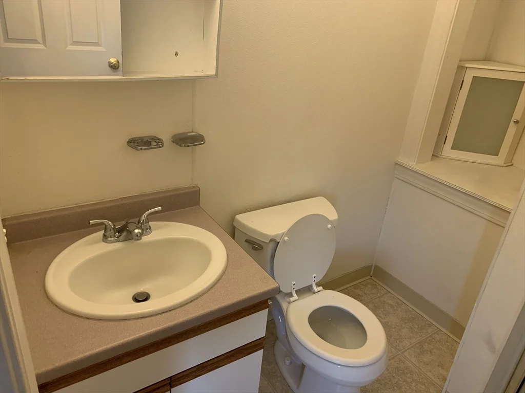 1 bed, 1 bath apartment for rent at 356 E Merrimack Unit 5, Lowell — photo 7 of 9