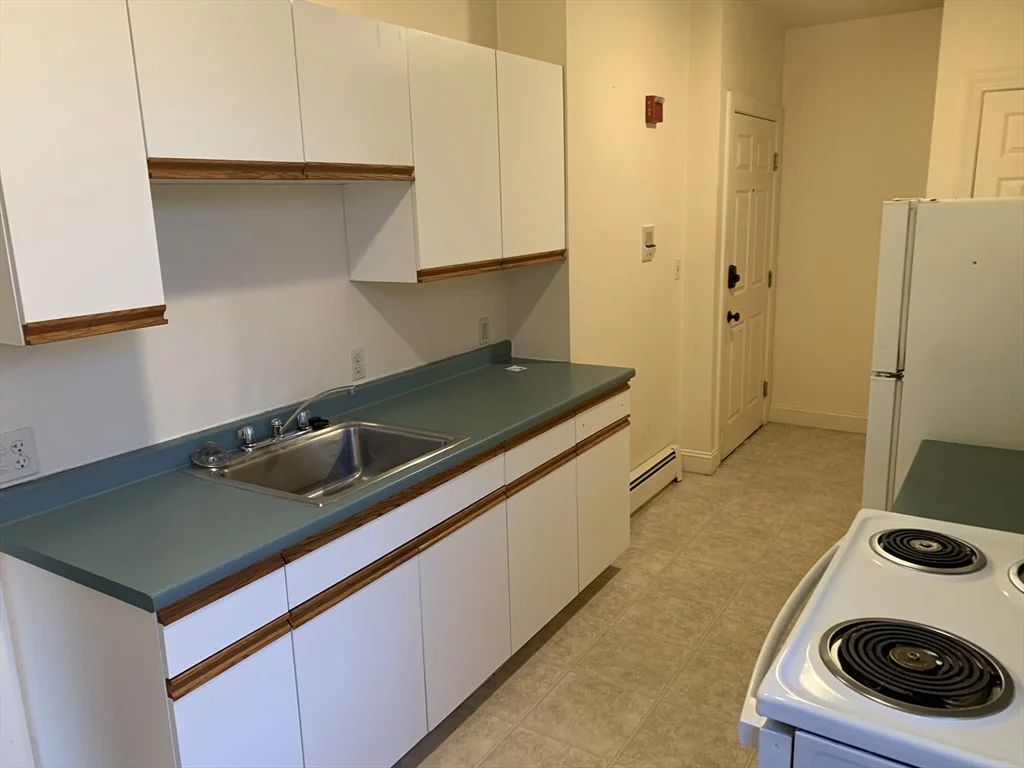 1 bed, 1 bath apartment for rent at 356 E Merrimack Unit 5, Lowell — photo 1 of 9