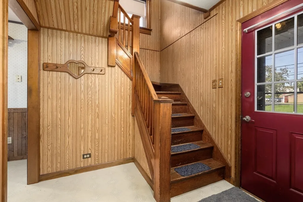 3 bed, 1 bath apartment for rent at 356 East St Unit 356, Ludlow — photo 3 of 12