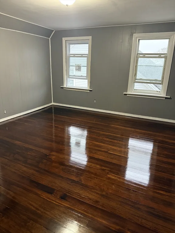 3 bed, 1 bath apartment for rent at 356 Linden St Unit 3, Fall River — photo 1 of 6