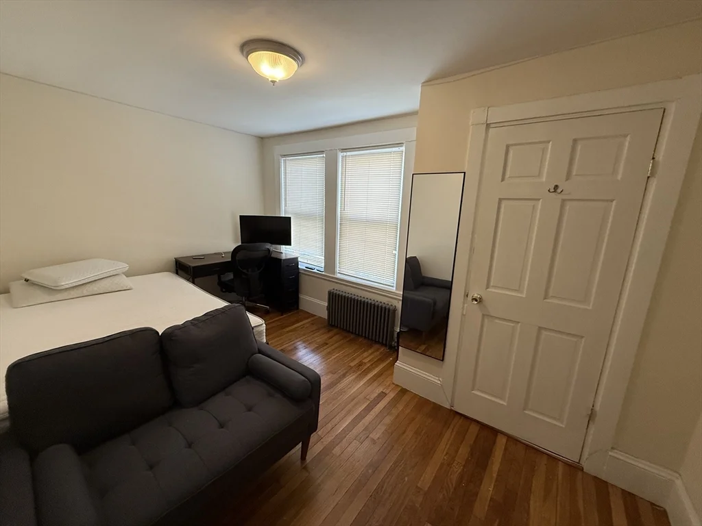 5 bed, 2 bath apartment for rent at 357-359 Cambridge St Unit 2L, East Cambridge — photo 3 of 14