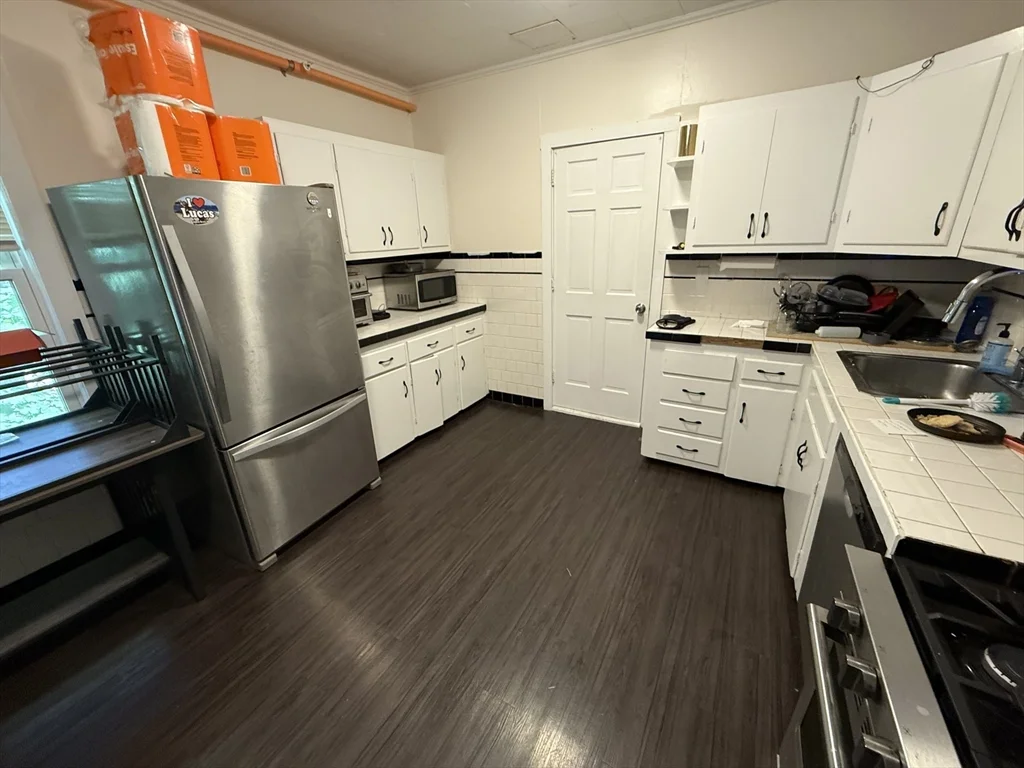 5 bed, 2 bath apartment for rent at 357-359 Cambridge St Unit 2L, East Cambridge — photo 2 of 14