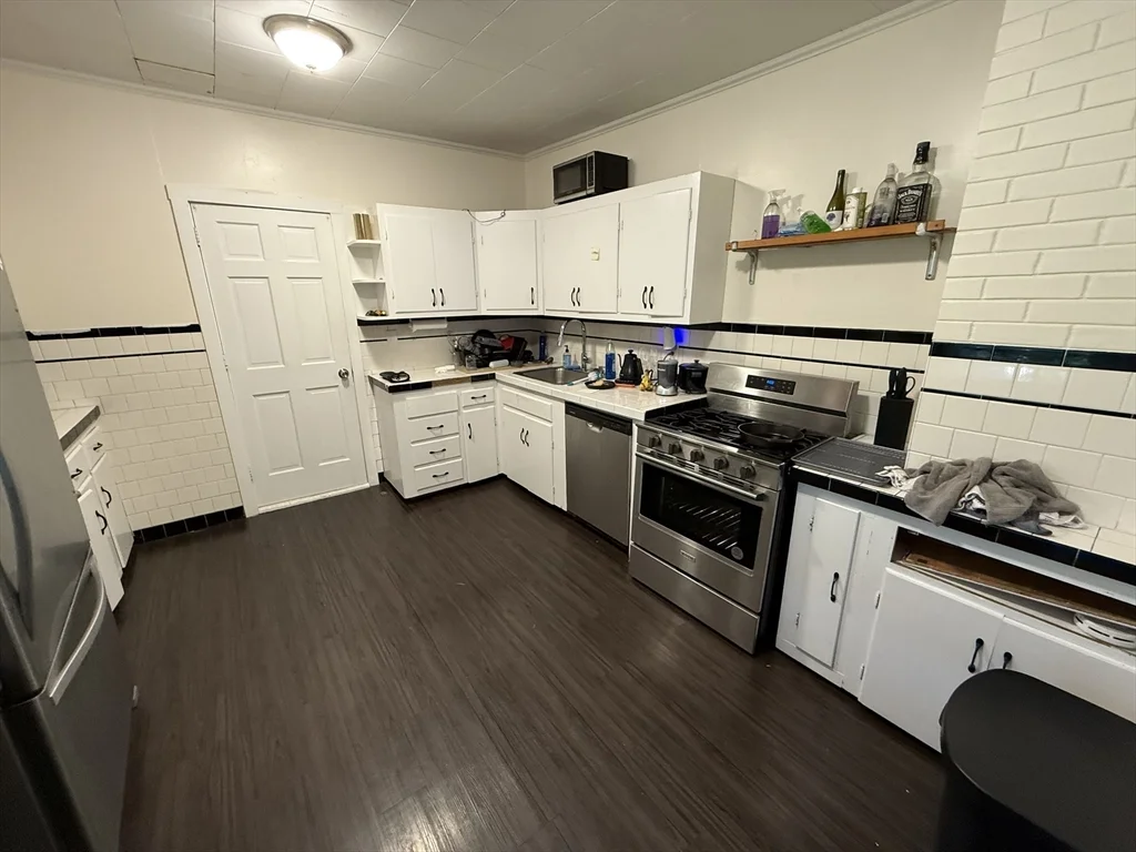 5 bed, 2 bath apartment for rent at 357-359 Cambridge St Unit 2L, East Cambridge — photo 1 of 14