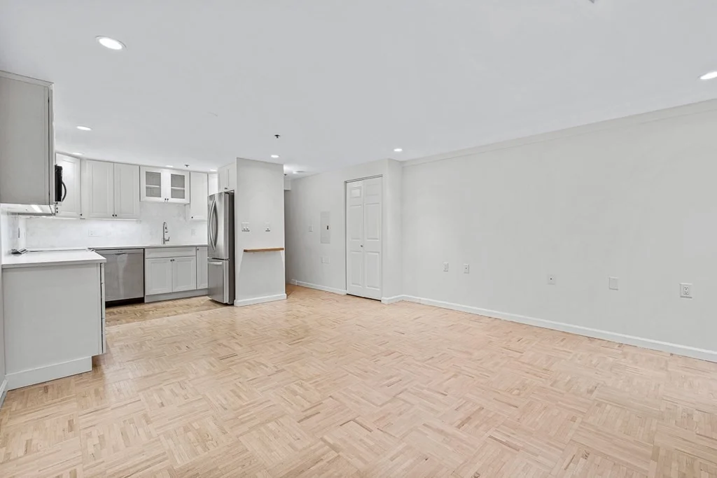 1 bed, 1 bath apartment for rent at 357 Commercial St Unit 003, Waterfront — photo 4 of 24