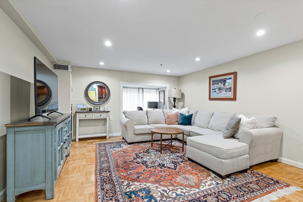 1 bed, 1 bath apartment for rent at 357 Commercial St Unit 009, Waterfront — photo 2 of 24