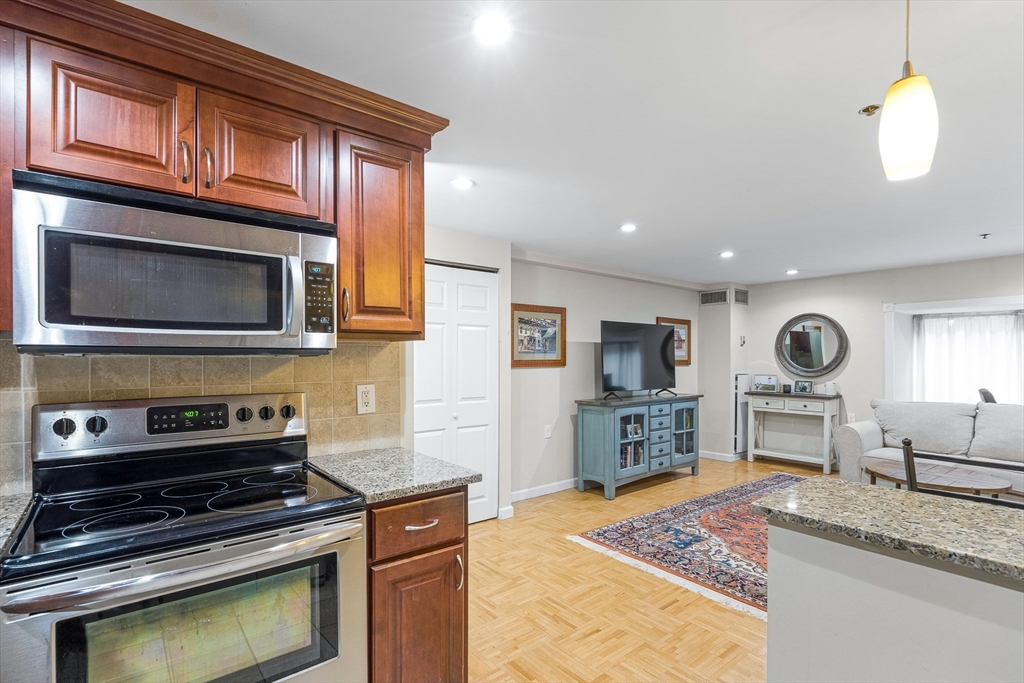 1 bed, 1 bath apartment for rent at 357 Commercial St Unit 009, Waterfront — photo 10 of 24