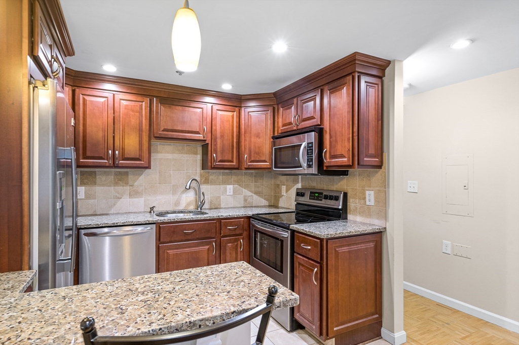 1 bed, 1 bath apartment for rent at 357 Commercial St Unit 009, Waterfront — photo 7 of 24