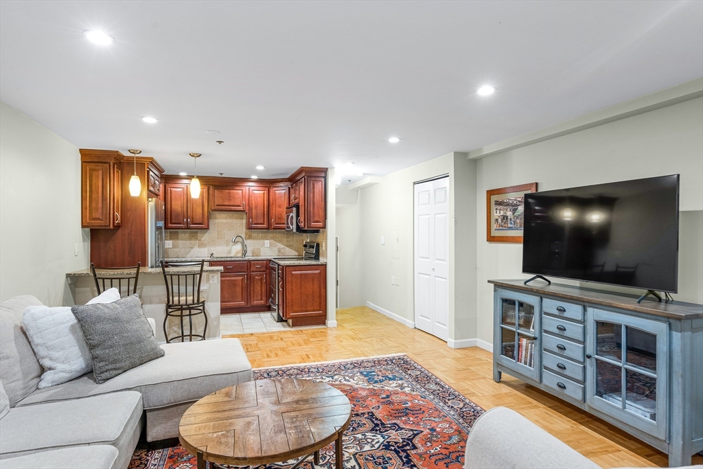 1 bed, 1 bath apartment for rent at 357 Commercial St Unit 009, Waterfront — photo 4 of 24