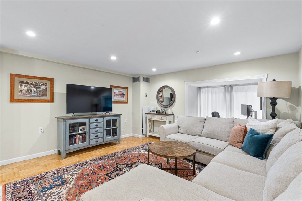 1 bed, 1 bath apartment for rent at 357 Commercial St Unit 009, Waterfront — photo 1 of 24