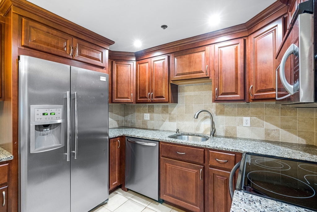 1 bed, 1 bath apartment for rent at 357 Commercial St Unit 009, Waterfront — photo 8 of 24