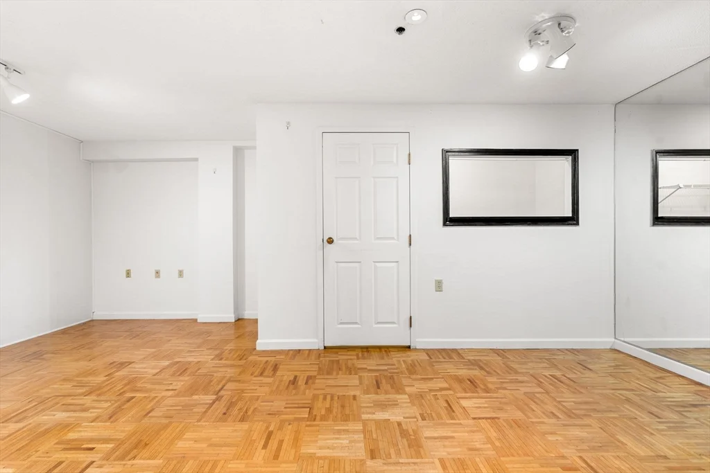 2 bed, 1 bath apartment for rent at 357 Commercial St Unit 412, North End — photo 4 of 33