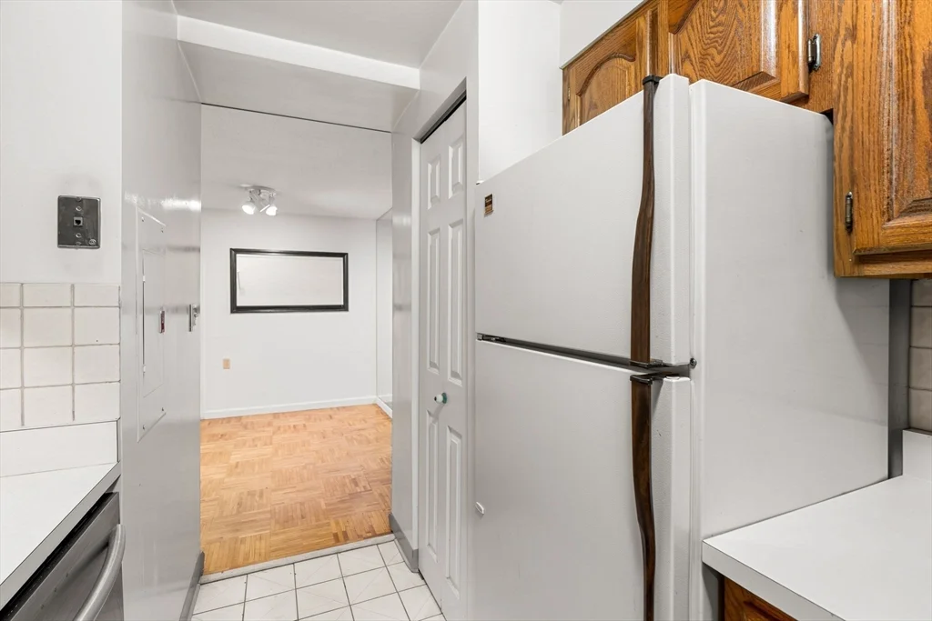 2 bed, 1 bath apartment for rent at 357 Commercial St Unit 412, North End — photo 8 of 33