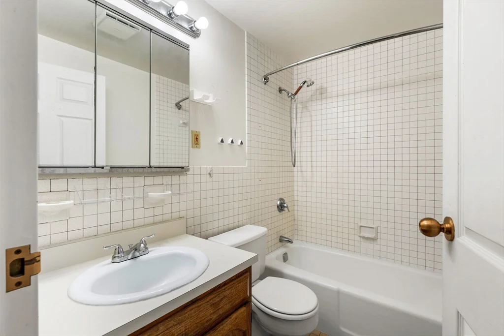 2 bed, 1 bath apartment for rent at 357 Commercial St Unit 412, North End — photo 16 of 33