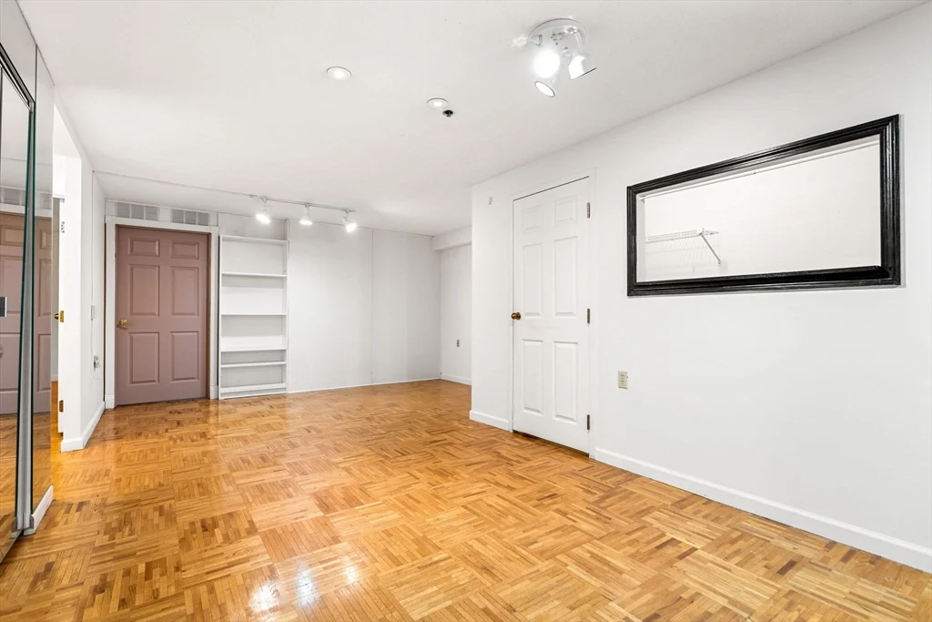 2 bed, 1 bath apartment for rent at 357 Commercial St Unit 412, North End — photo 5 of 33