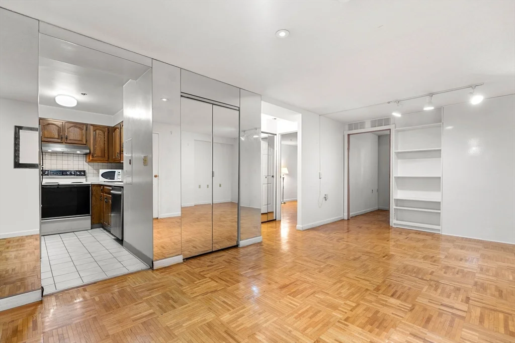 2 bed, 1 bath apartment for rent at 357 Commercial St Unit 412, North End — photo 6 of 33